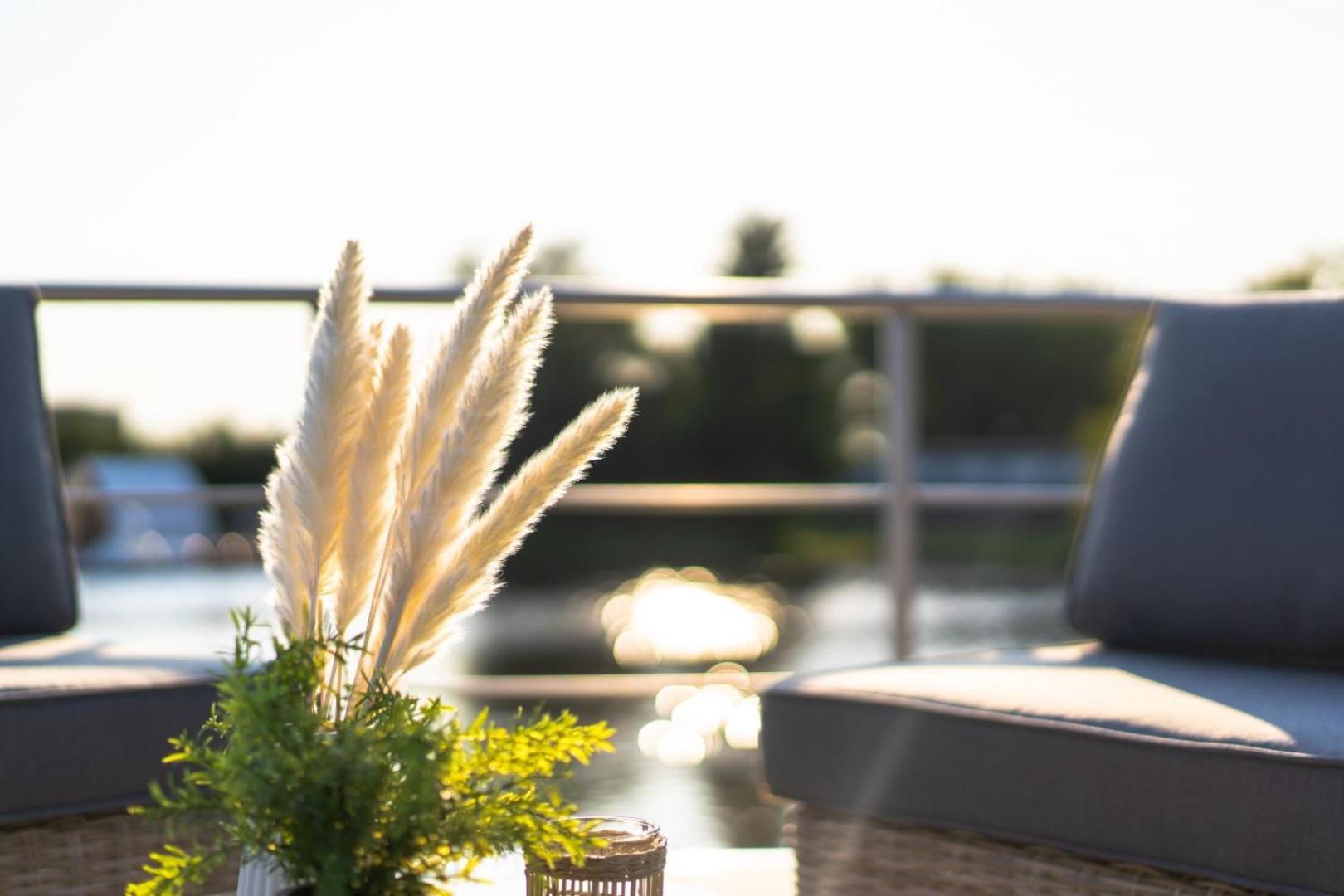 Hotel Lieblingsplatz Parey - Schwimmendes Living Luxboot Exterior foto
